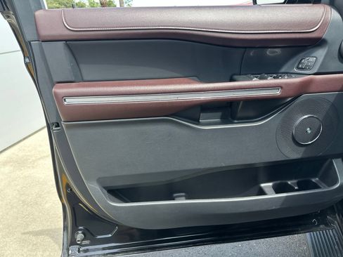 Used 2024 Ford Expedition Limited RWD image 24