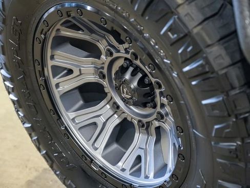 Used 2025 Jeep Gladiator Sport image 8