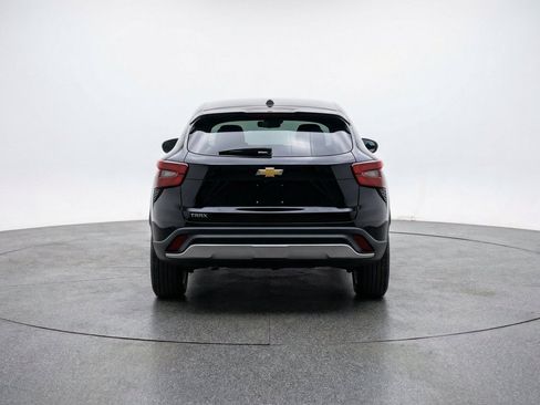 Used 2025 Chevrolet Trax LT FWD image 7
