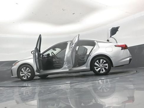 Used 2024 Nissan Altima 2.5 S FWD image 53
