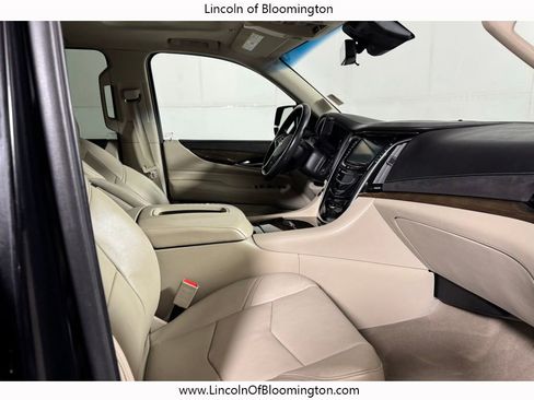 Used 2018 Cadillac Escalade ESV Luxury image 19