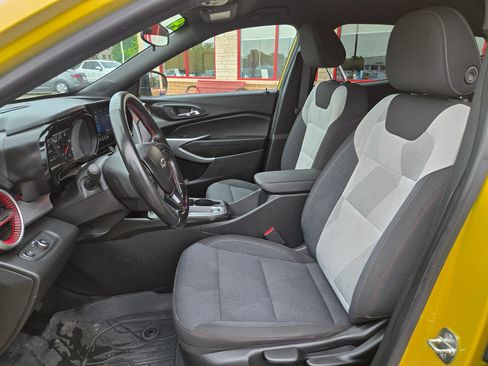 Used 2024 Chevrolet Trax RS FWD image 11