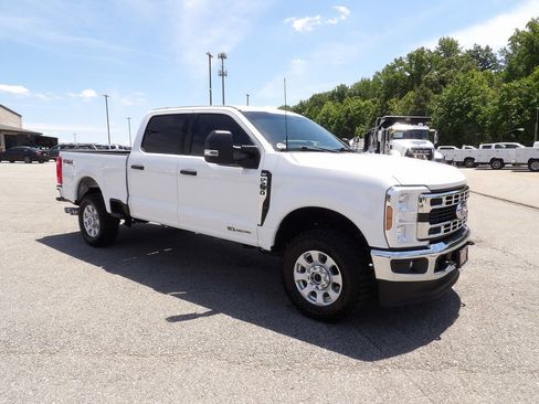 Used 2024 Ford F250 XLT w/ FX4 Off-Road Package AWD/4WD image 10