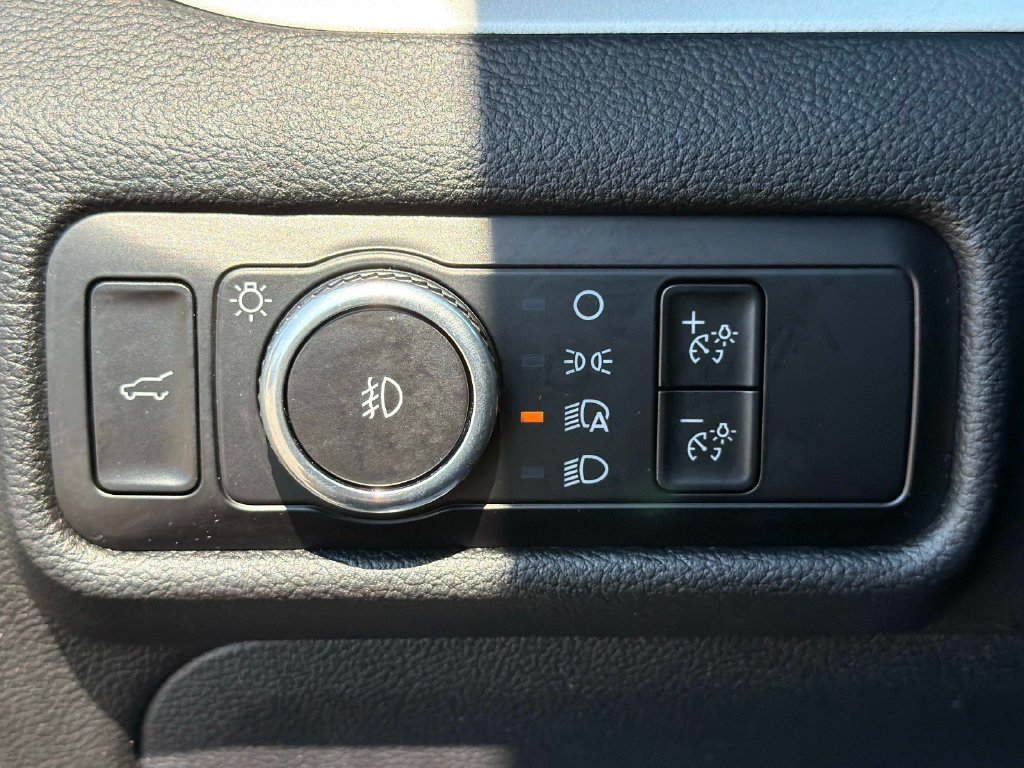 Used 2023 Ford Explorer XLT w/ Equipment Group 202A AWD/4WD image 34