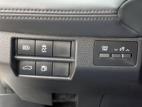 Used 2019 Toyota Avalon XSE image 22