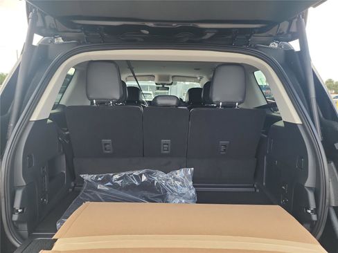 New 2026 Lincoln Navigator Premiere AWD/4WD image 18