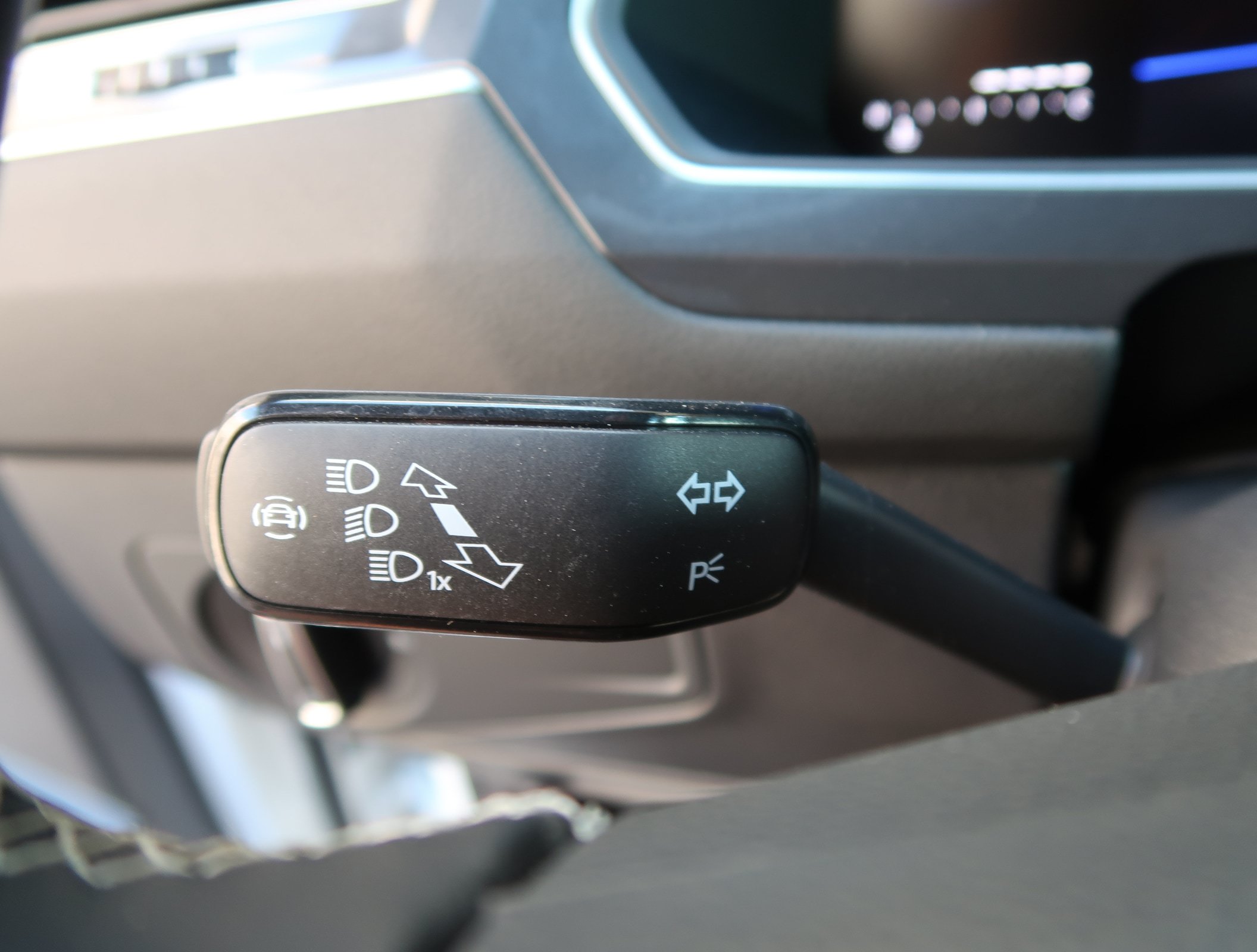 Used 2024 Volkswagen Tiguan SE FWD image 21