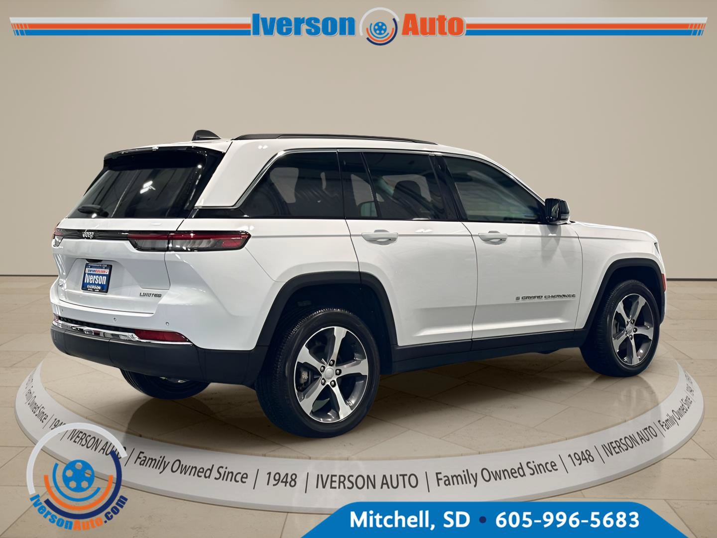 Used 2023 Jeep Grand Cherokee Limited AWD/4WD image 9