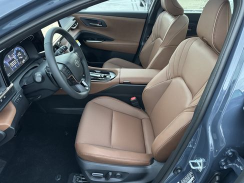 New 2026 Toyota Crown Signia image 2