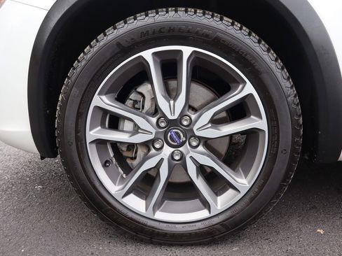 Used 2018 Volvo V60 T5 Cross Country w/ Convenience Package image 42