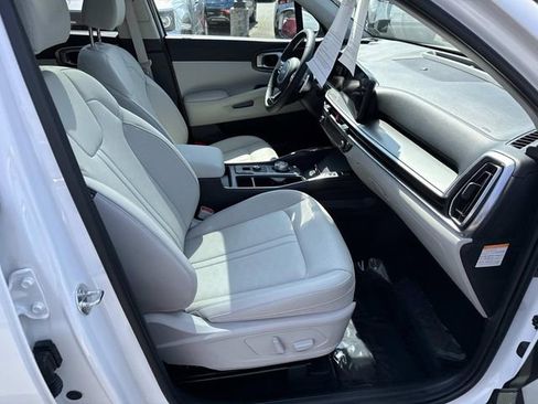 Used 2025 Kia Sorento EX w/ EX Panoramic Sunroof Package image 9