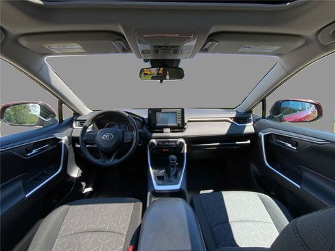 Used 2019 Toyota RAV4 XLE AWD/4WD image 21