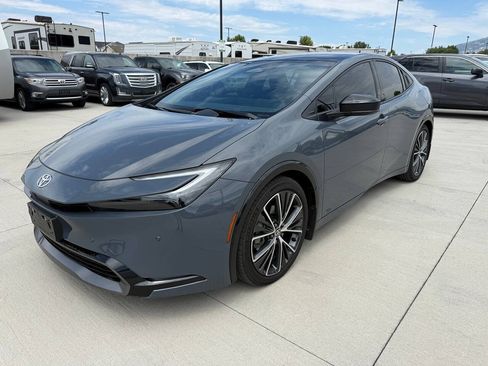 Used 2025 Toyota Prius XLE AWD/4WD image 7