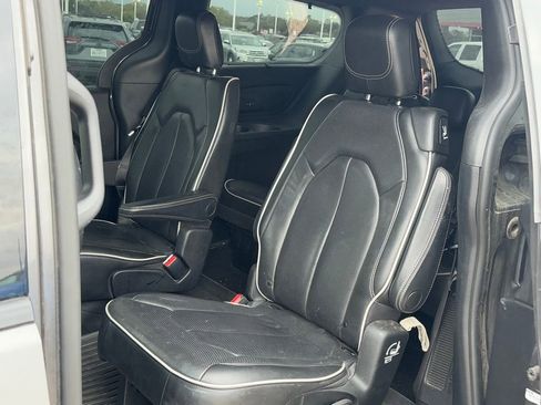 Used 2019 Chrysler Pacifica Limited w/ Advanced Safetytec Group image 8