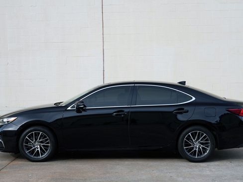 Used 2016 Lexus ES 350 w/ Luxury Package w/Wood Trim FWD image 46