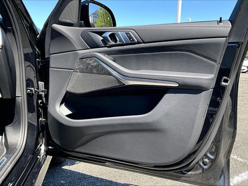 Used 2026 BMW X5 xDrive40i w/ M Sport Package image 23