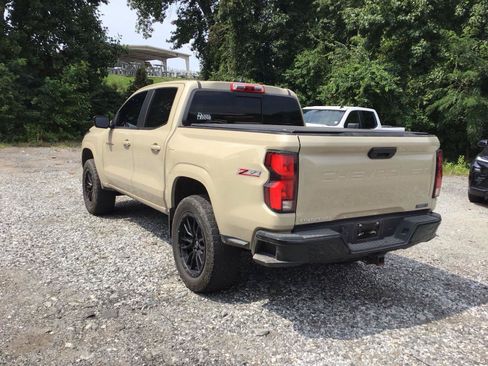 Used 2023 Chevrolet Colorado Z71 w/ Advanced Trailering Package AWD/4WD image 3