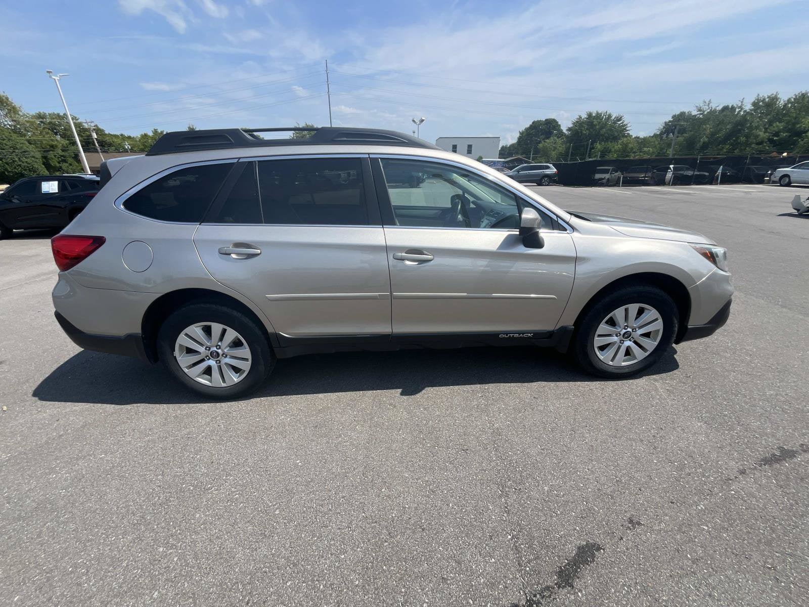 Used 2018 Subaru Outback 2.5i Premium AWD/4WD image 8