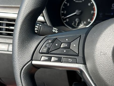Used 2025 Nissan Altima 2.5 SV FWD image 28