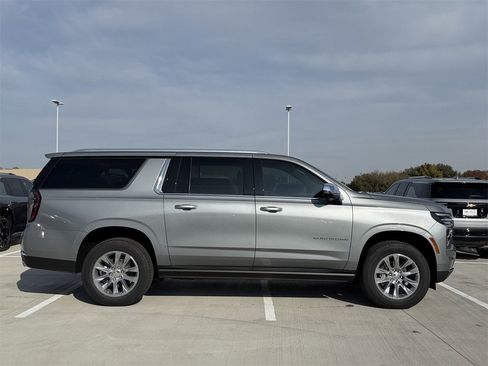 New 2026 Chevrolet Suburban Premier image 3