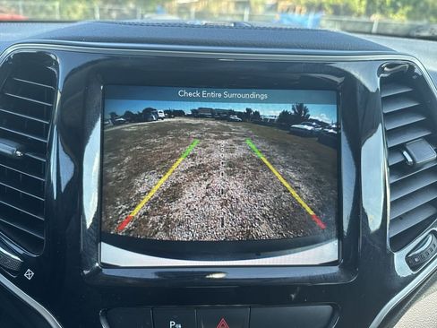 Certified 2019 Jeep Cherokee Limited image 24