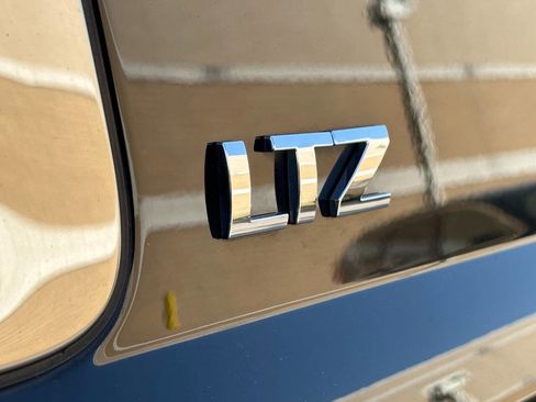 Used 2015 Chevrolet Suburban LTZ image 15