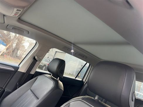 Used 2024 Volkswagen Tiguan SE w/ Panoramic Sunroof Package image 20