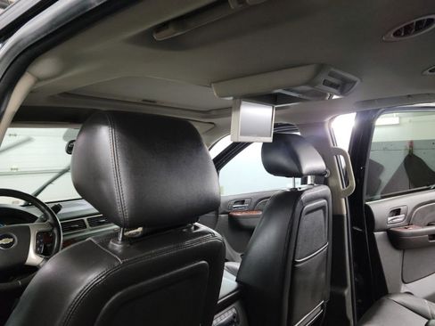 Used 2014 Chevrolet Suburban LTZ image 13