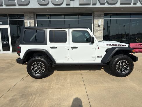 Used 2025 Jeep Wrangler Unlimited Rubicon AWD/4WD image 2
