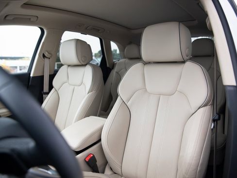 Used 2025 Audi Q5 2.0T Premium Plus image 17