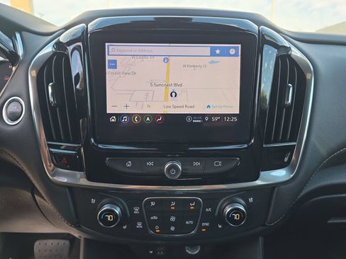 Used 2022 Chevrolet Traverse Premier image 22