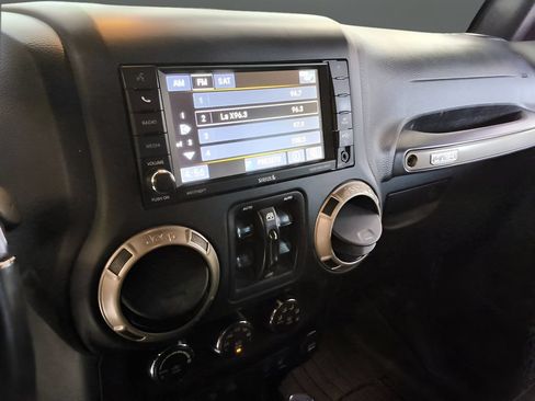 Used 2017 Jeep Wrangler Unlimited Sahara AWD/4WD image 22