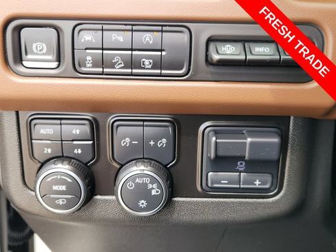 Used 2024 Chevrolet Suburban High Country AWD/4WD image 20