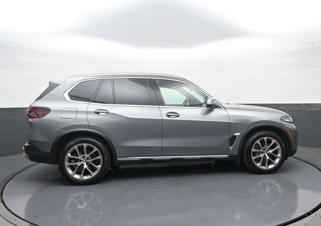 Used 2024 BMW X5 xDrive40i w/ Parking Assistance Package AWD/4WD image 8