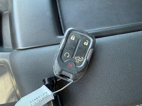 Used 2022 Chevrolet Silverado 1500 RST AWD/4WD image 59