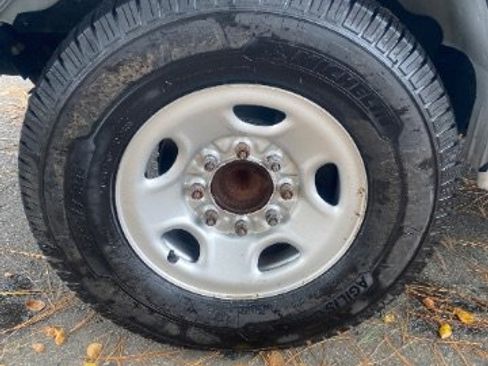 Used 2018 Chevrolet Express 2500 image 27