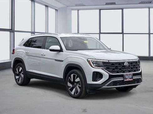 Used 2025 Volkswagen Atlas Cross Sport SE AWD/4WD image 3