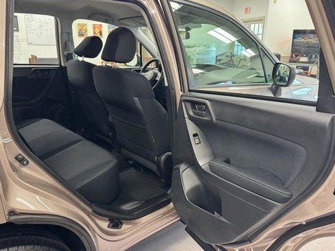 Used 2015 Subaru Forester 2.5i AWD/4WD image 21