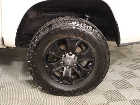 Used 2022 Toyota Tacoma SR w/ SR Convenience Package image 17