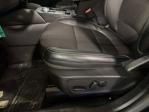 Certified 2025 Ford Escape Base image 17