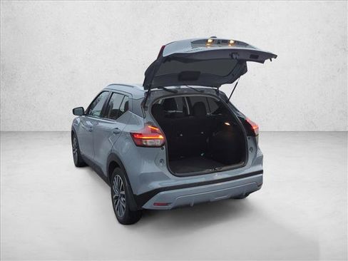 Used 2023 Nissan Kicks SV image 7