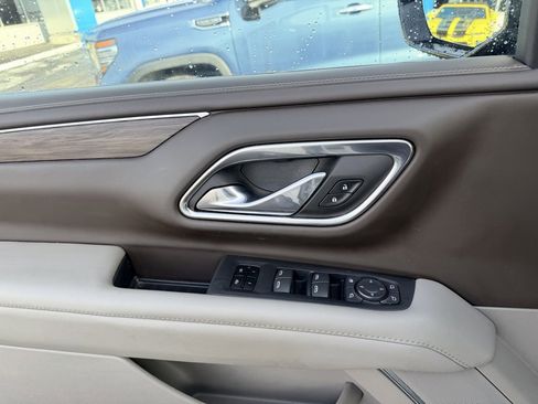 Used 2023 Chevrolet Suburban LT w/ Luxury Package image 23