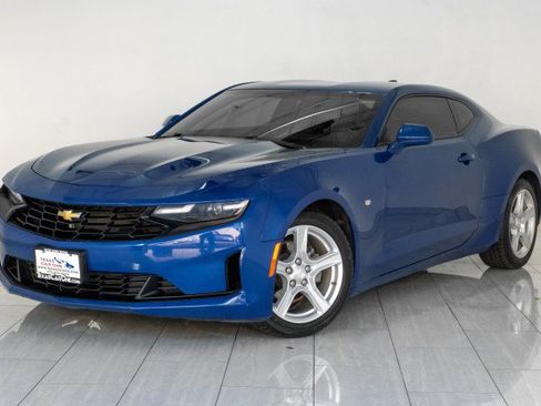Used 2021 Chevrolet Camaro LT w/ Technology Package RWD image 4