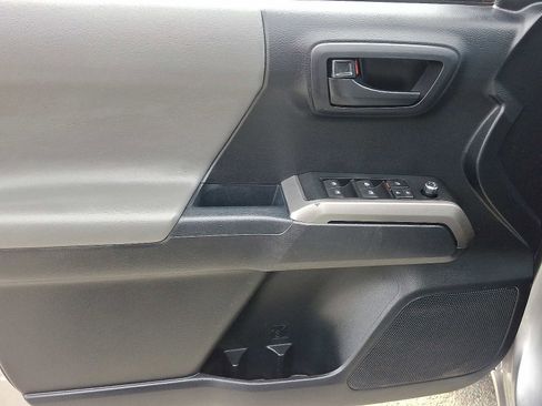 Certified 2018 Toyota Tacoma SR5 image 15