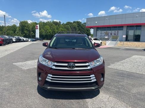 Used 2018 Toyota Highlander XLE FWD image 2