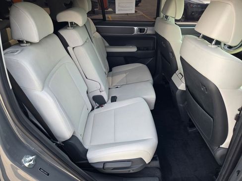 Used 2025 Hyundai Santa Fe SE AWD/4WD image 16