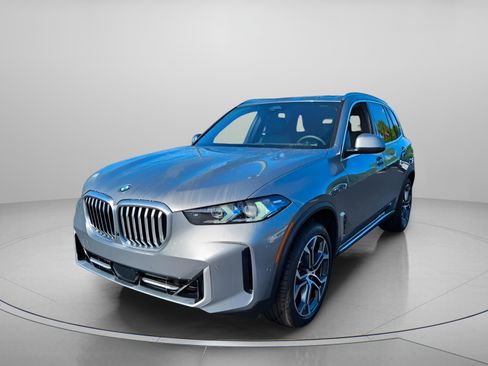 New 2026 BMW X5 xDrive40i w/ Premium Package AWD/4WD image 2