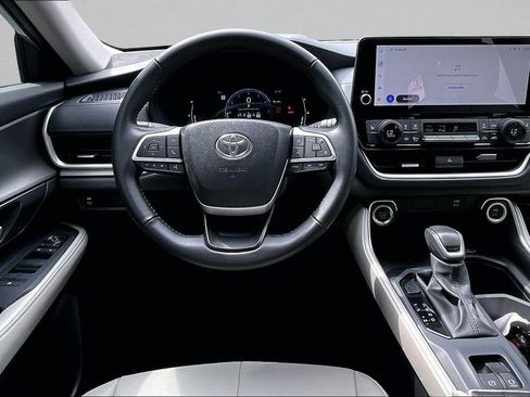 Certified 2025 Toyota Grand Highlander FWD image 8