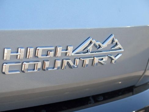 New 2026 Chevrolet Traverse High Country FWD image 8
