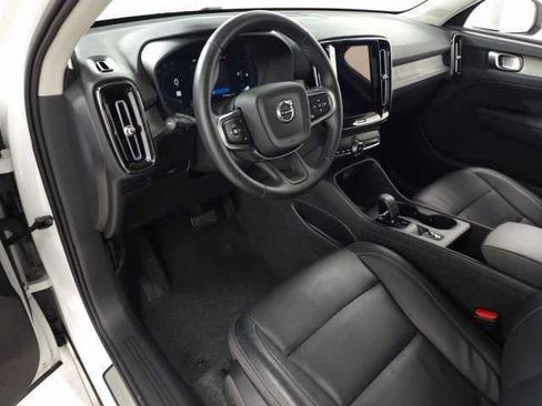 Certified 2025 Volvo XC40 B5 Core image 16